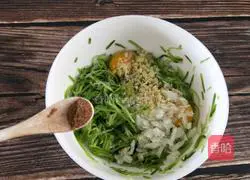 Illustration of how to make shredded radish meatballs 9