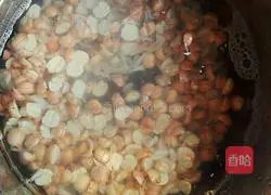 Illustration of how to make lotus seed lily sugar water 4