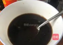 Illustration of how to make shredded chicken 4