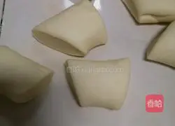 Illustration of how to make milky white steamed buns 6