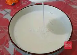 Illustration of how to make peanut milk 8
