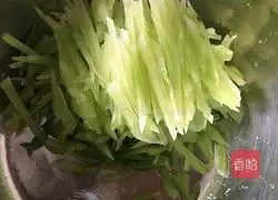 Illustration of how to make fungus lettuce salad 2