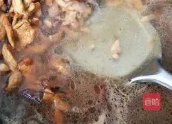 Illustration of how to make shredded mushroom and chicken noodles 14