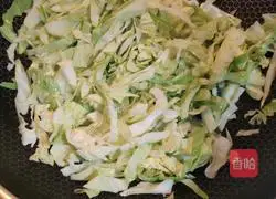 Illustration of how to make cabbage and egg fried pancakes 6