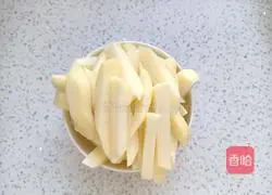 Illustration of how to make braised noodles with potatoes, beans and beans 2