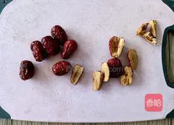 Illustration of how to make sweet red date and longan soup 3