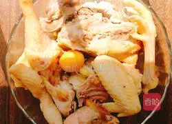 Illustration of how to make shark fin bone, chestnut, dried Polygonatum odoratum, Lily and matsutake soup 2