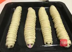 Illustration of how to make caterpillar bread 14