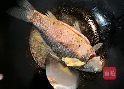 Illustration of how to make crucian carp vermicelli soup 6