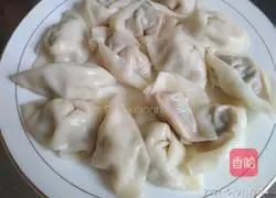 Illustration of making silkless kidney bean and pork dumplings 16