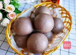 Handmade black Illustration of how to make sesame steamed buns 14