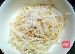 Illustration of how to make noodles with bean sprouts in chili sauce 10
