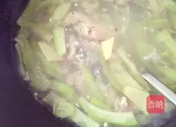 Illustration of how to make loofah, vermicelli and meat slices soup 13