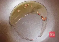 Illustration of how to make oily trousers and noodles (one of the eight weird things in Shaanxi) 11