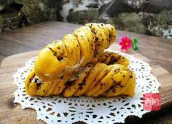 Illustration of how to make fried salt and pepper and black sesame pumpkin rolls 20