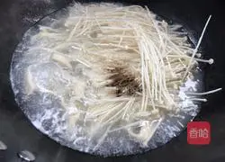 Enoki Mushroom Soup Noodles - Magical Flour Recipe Illustration 10