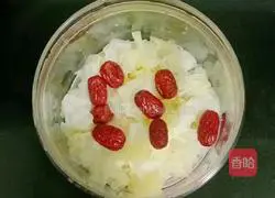 Illustration of how to make apple and white fungus syrup 7