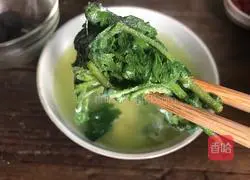 Illustration of how to make steamed poached eggs with moxa leaves 7