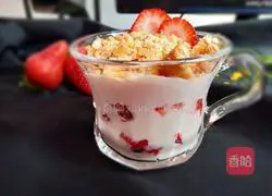 Illustration of how to make yogurt fruit cup 5
