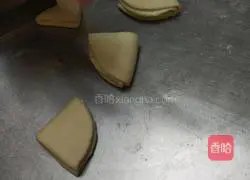 Illustration of how to make pig's trotters steamed buns 8