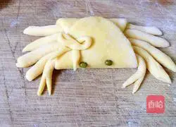 Illustration of how to make cartoon steamed buns (little crabs) 13