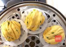 Illustration of how to make pumpkin chive rolls 18