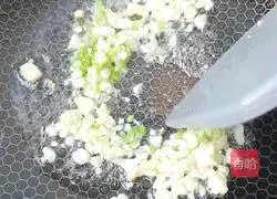 Illustration of how to stir-fry vermicelli with cabbage 2