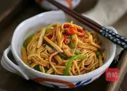 Illustration of how to make fried noodles with red oil king oyster mushroom 6