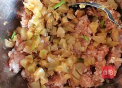 Illustration of how to make pork, chives, mustard mustard pot helmet 5