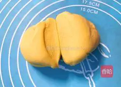 Illustration of how to make imitation banana steamed buns 4