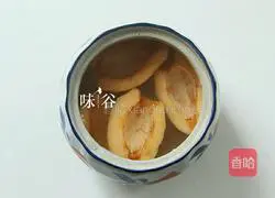 Illustration of how to make Sichuan clams and loquats stewed 3