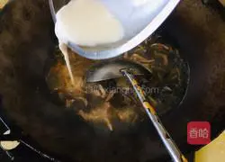 Hot and sour shredded pork soup recipe 7