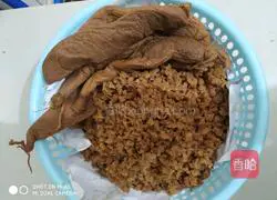 Illustration of how to stir-fry shrimps and preserved vegetables 3