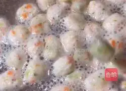 Illustration of how to make healthy vegetable shrimp balls 9