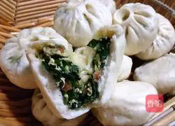 Illustration of how to make leek and spinach vegetarian buns 18