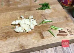 Illustration of how to make green pepper and egg mixed with kelp noodles 4