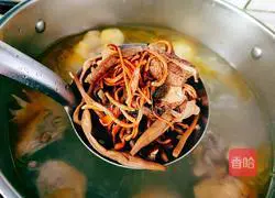 Illustration of how to make day lily, cordyceps flowers and chicken soup 8