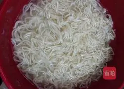 tomatoes Illustration of how to make egg noodles 1