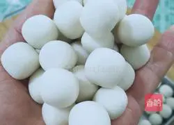Illustration of how to make small glutinous rice balls 11