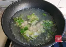 Illustration of how to make spinach meatball and vermicelli soup 7