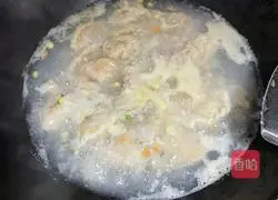 Illustration of how to make vegetable and seafood dumpling soup 3