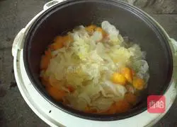 Illustration of how to make papaya and white fungus soup 5