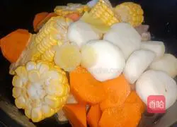 Illustration of how to make pork ribs, corn and water chestnut soup 6