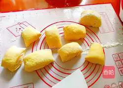 Illustration of how to make sugar-free two-color steamed buns 12