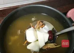 Illustration of how to make Cordyceps flower and yam bone soup 7
