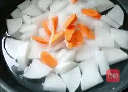 Illustration of how to make pork ribs and radish soup 3