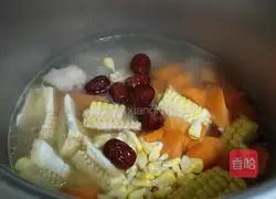 Carrot, Corn and Spare Ribs Soup Practice illustration 4