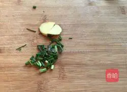 Illustration of how to make shredded vegetable and pork noodle soup 3