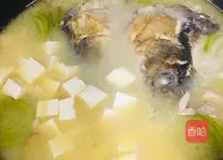 Nourishing Fish Head Soup Illustration of how to do it 3