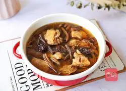 Illustration of how to make tea tree mushroom stewed with chicken soup 11